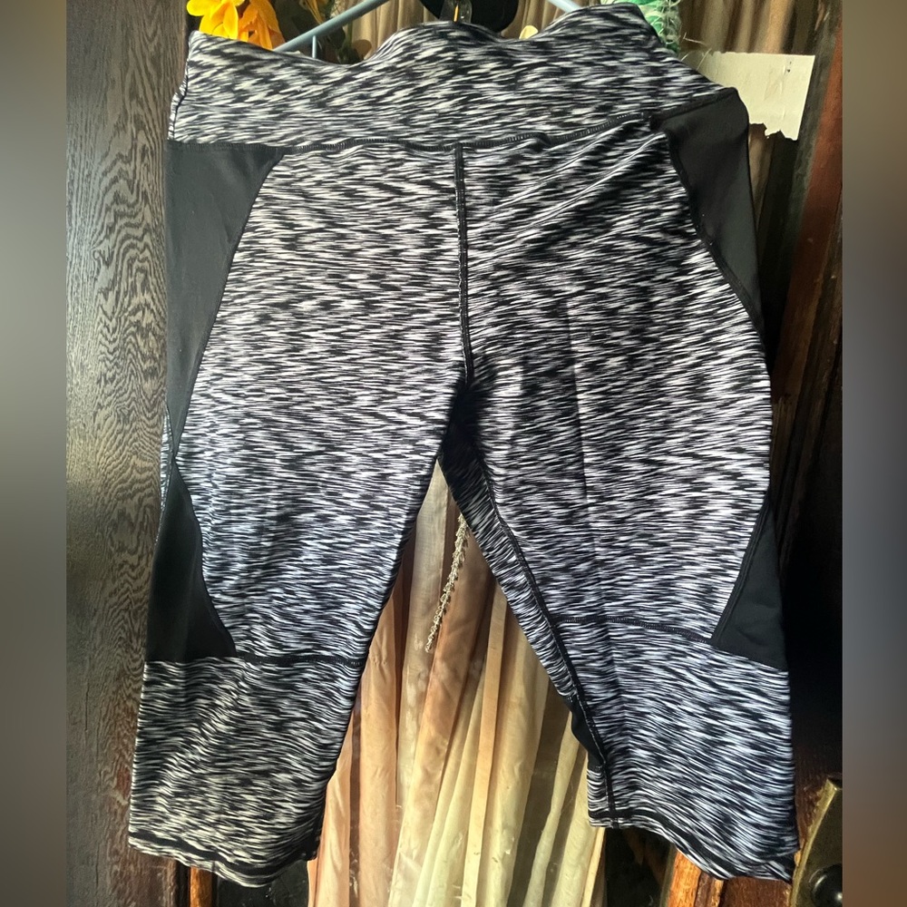 Calvin Klein Performance Black & Gray Patterned Athletic Leggings EUC